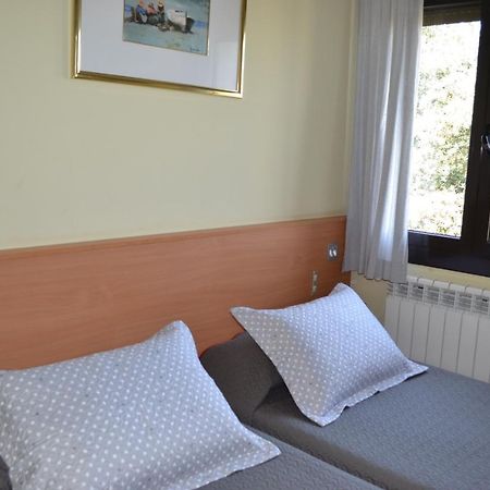 Hostal Bartis Figueres  Luaran gambar