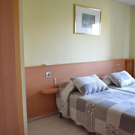 Hostal Bartis Figueres  Luaran gambar