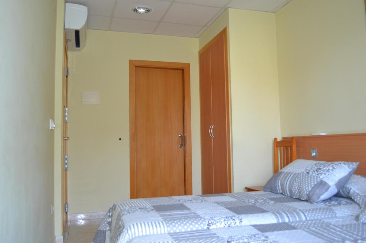 Hostal Bartis Figueres  Luaran gambar