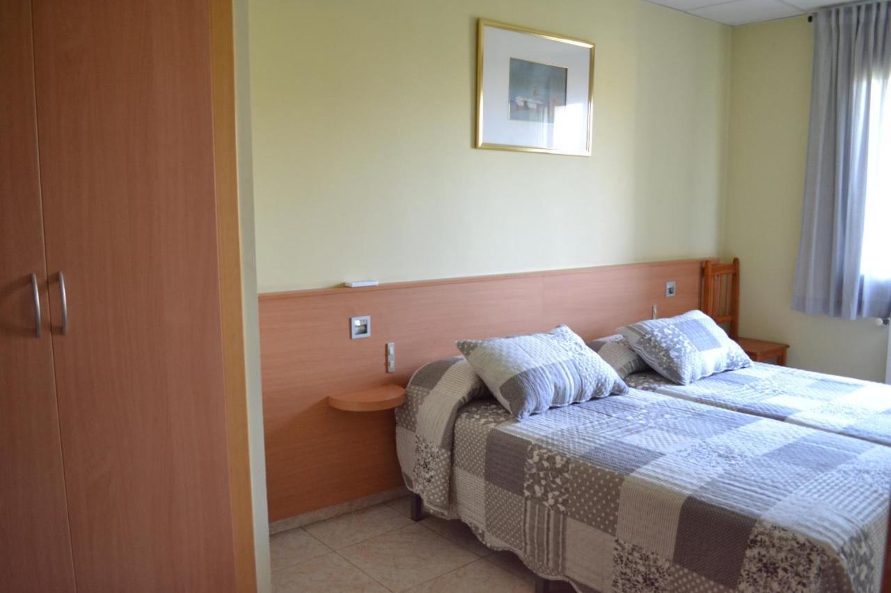 Hostal Bartis Figueres  Luaran gambar