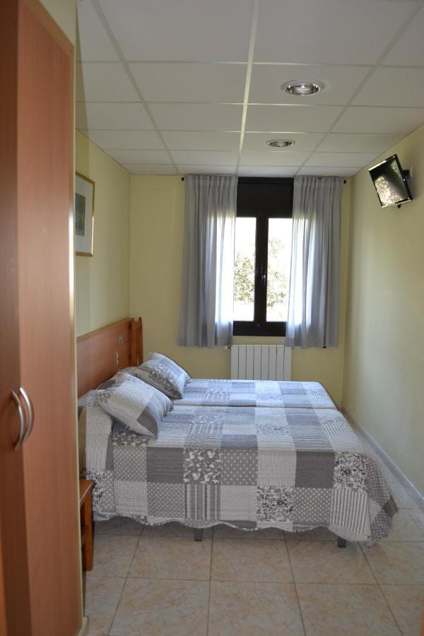 Hostal Bartis Figueres  Luaran gambar