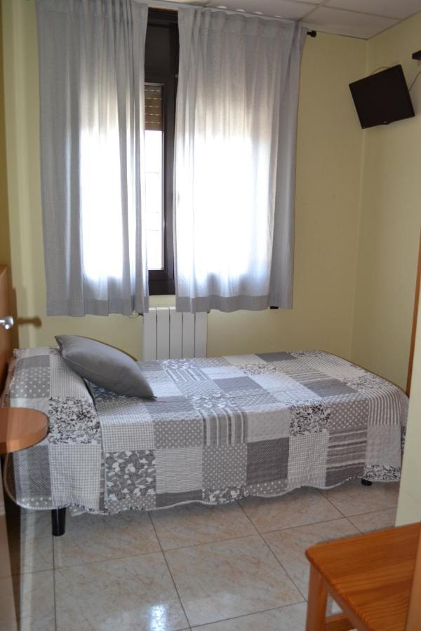 Hostal Bartis Figueres  Luaran gambar